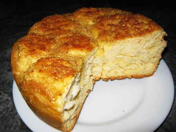 Кекс в мультиварке с изюмом и кунжутом