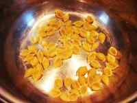 Отдельно варим макароны