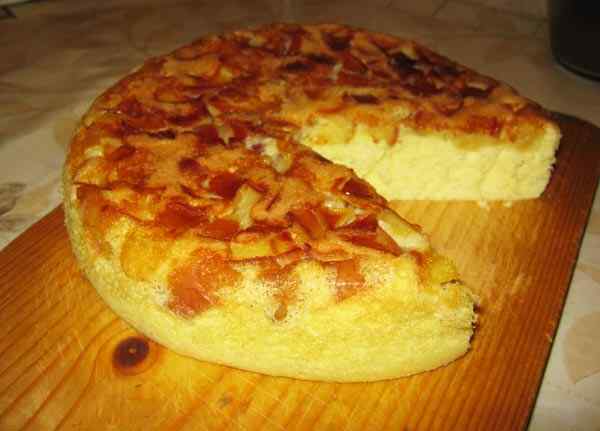 Домашняя шарлотка с яблоками Домашняя шарлотка с яблоками