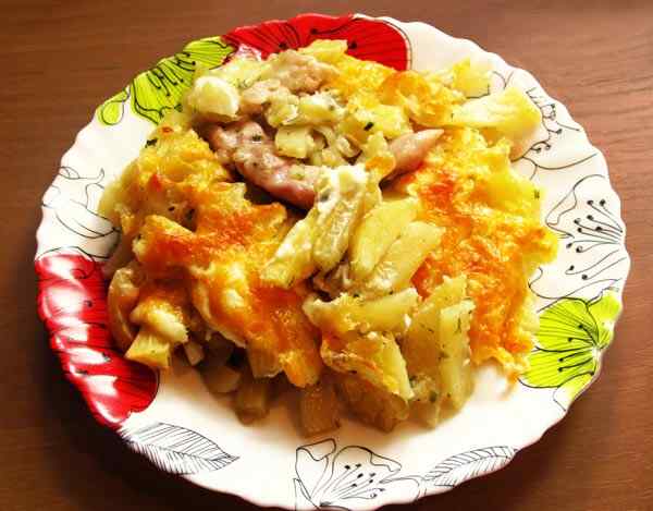 Курица с картошкой, запеченная под майонезом