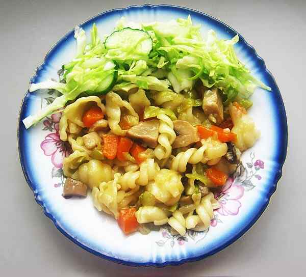 Макароны с грибами и сладким перцем