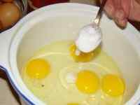 Вкусные тонкие блинчики на молоке с дырочками