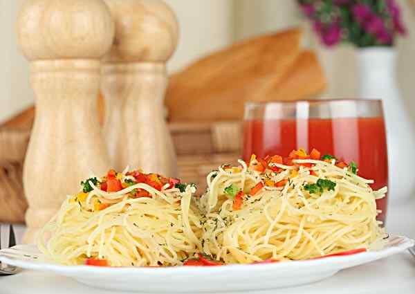 Гнезда приготовленные из макарон Гнезда из макарон