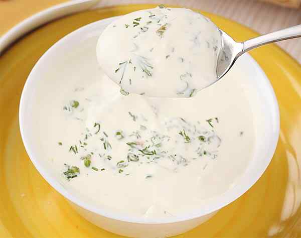 Белый соус с орехами в мясу, рыбе и макаронам Белый соус