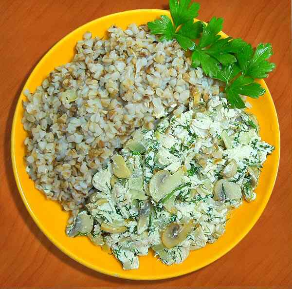 Гречка заправленная грибами и куриным мясом Гречка с грибами в мультиварке