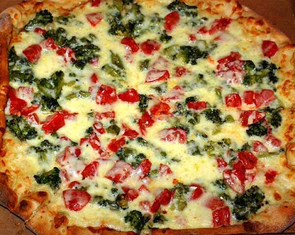 Пицца с сыром и колбасой Пицца с сыром и колбасой