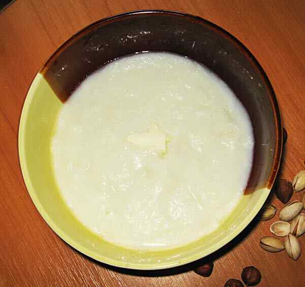 Сладкая манная кашка на молоке Сладкая манная кашка на молоке