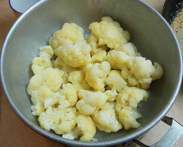 Мясная запеканка из курицы и цветной капусты в мультиварке
