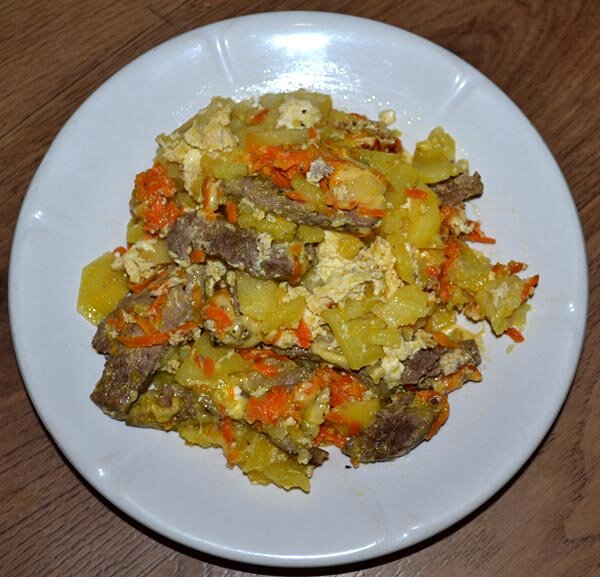 Куриная печень с овощами