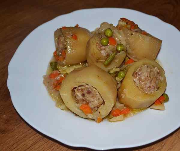 Фаршированный картофель с куриным фаршем и овощами Картофель фаршированный фаршем