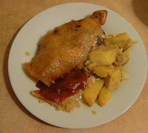 Целая курица запеченная с яблоками Курица целиком в мультиварке с яблоками
