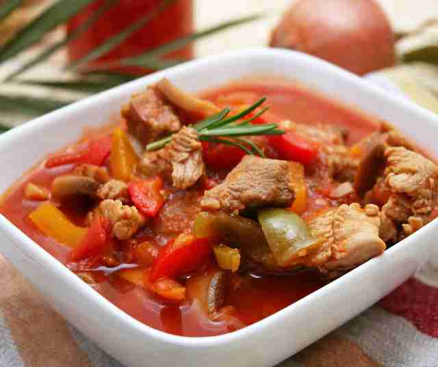 Свинина тушеная с овощами в мультиварке