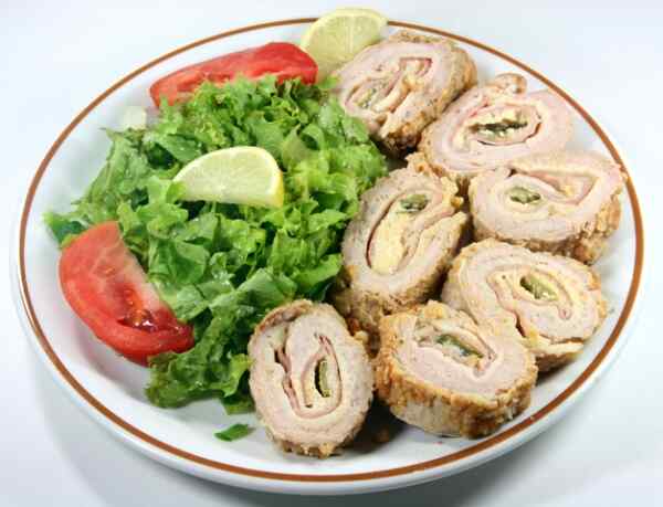 Куриные рулетики с сыром в мультиварке