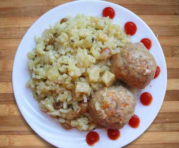 Тефтели с подливкой в мультиварке с рисом и фенхелем