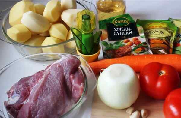 Подготовьте продукты для жаркого с картошкой в мультиварке