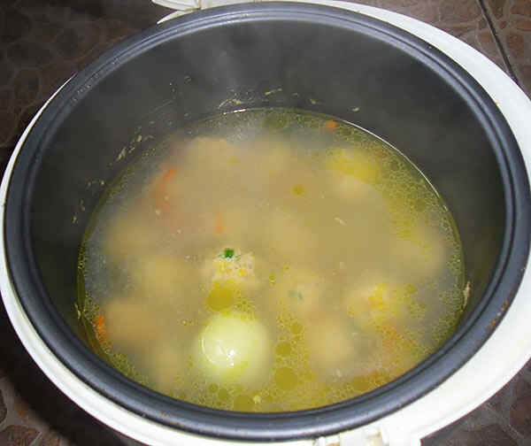 Вкусный куриный суп в мультиварке