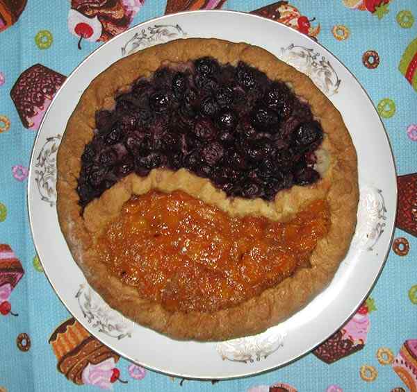 Пирог из рассыпчатого теста с вареньем