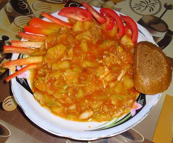 Тушеные баклажаны с овощами в мультиварке
