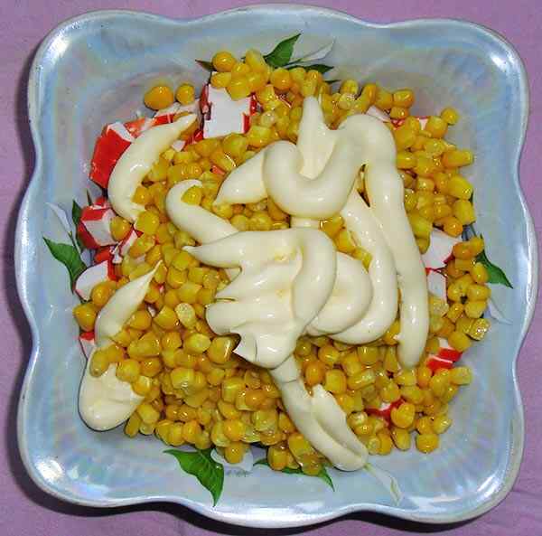 Очень вкусный салат с крабовыми палочками