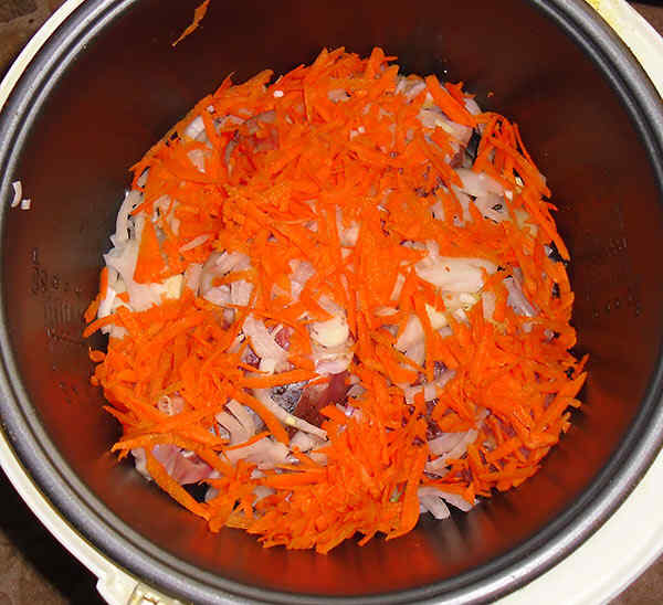 Утка тушеная кусочками в мультиварке