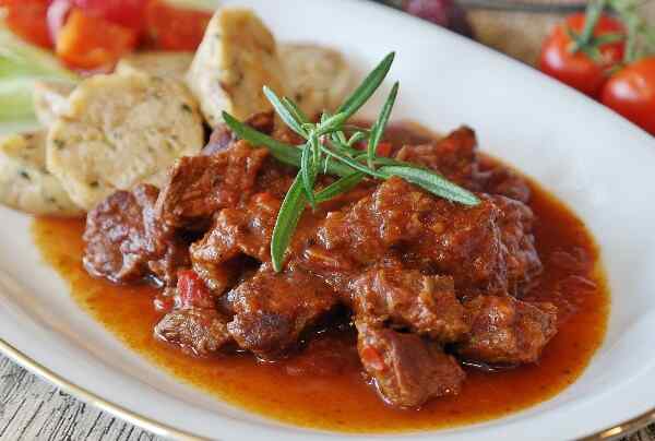 Мясо в мультиварке в томатно-овощном соусе Мясо в мультиварке в томатно-овощном соусе