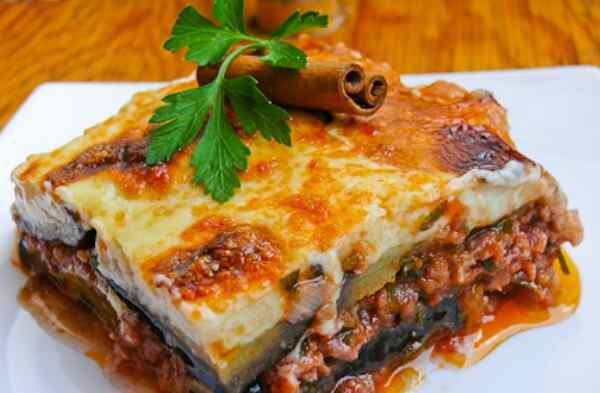 Мусака по-гречески с баклажанами и картофелем Мусака по-гречески с баклажанами и картофелем