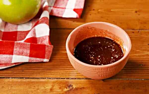 Запеченные яблоки с медом и корицей