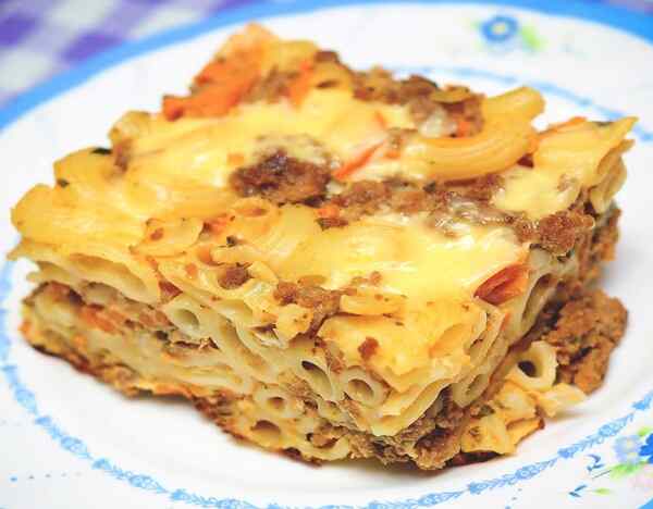 Сытная запеканка из фарша с макаронами и сыром