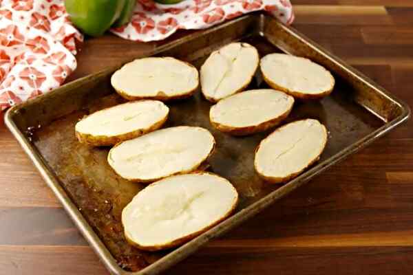 Запечь картошку с куриным мясом в духовке