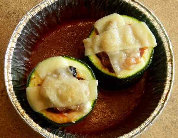 Кабачки фаршированные запеченные под сыром