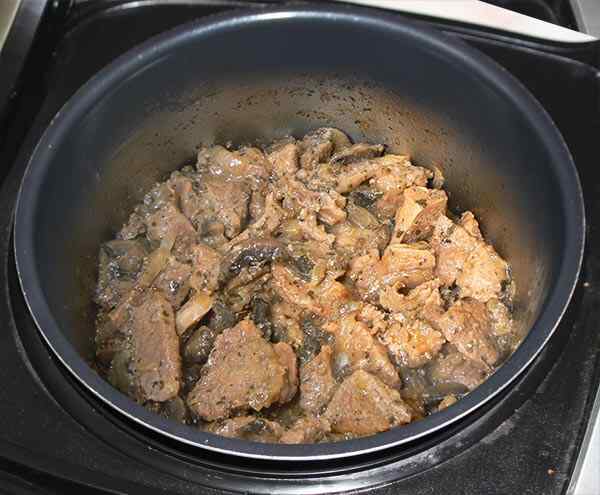 Приготовить овощное рагу с мясом в мультиварке