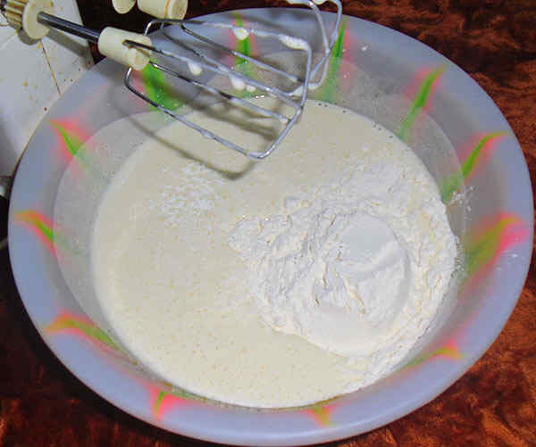 Шарлотка с замороженными ягодами рецепт
