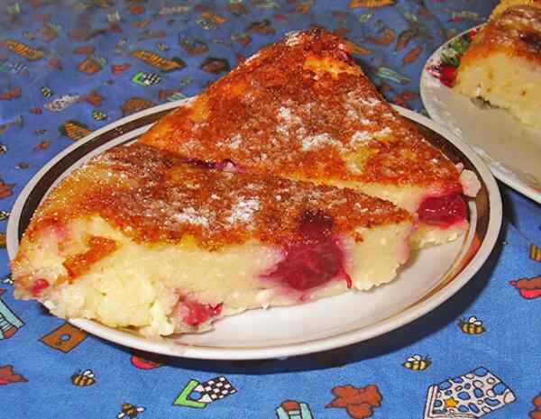 Вкусная запеканка из творога с морожеными ягодами