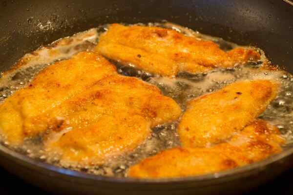 Отбивные из куриной грудки на сковороде рецепт