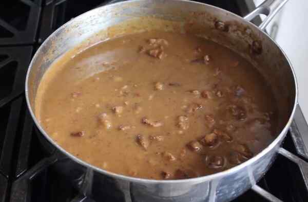 Мясная поджарка из свинины с подливкой рецепт