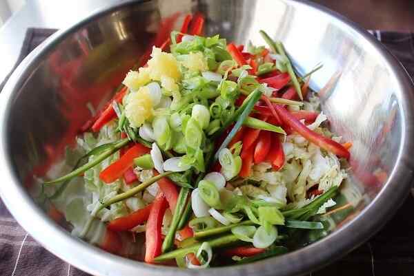 Рисовая лапша с говядиной и овощами