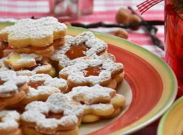 Новогоднее печенье с кардамоном и клубничным джемом Новогоднее печенье рецепты с фото