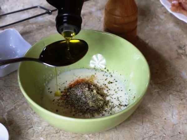 В маринад для мяса добавляем немного меда