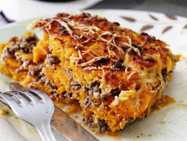 Морковная запеканка с говяжьим фаршем и сыром