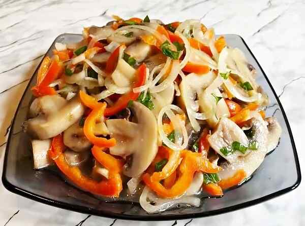 Вкусные салаты с шампиньонами на зиму – 2 рецепта