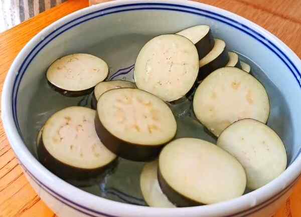 Как вкусно приготовить баклажаны на сковороде