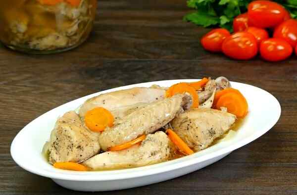 Домашняя курица в банке в духовке