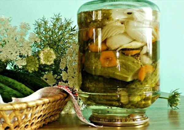 Маринованные огурцы по-польски в литровых банках Маринованные огурцы по-польски в литровых банках