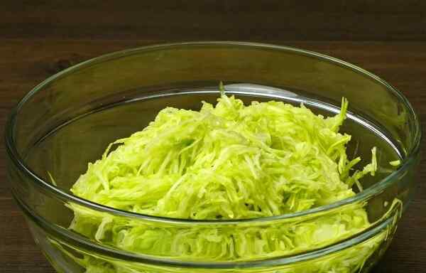 Рулет из кабачков на сковороде с сыром