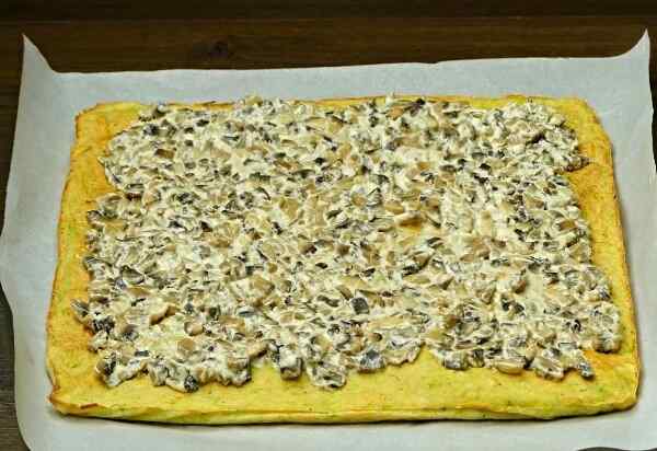 Рулет из кабачка с творожным сыром