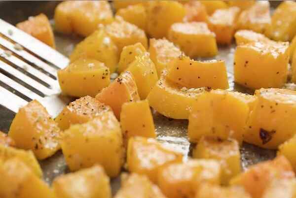 Тыква запеченная в духовке кусочками с чесноком