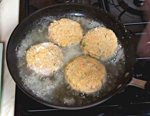 Картофельные котлеты из пюре с сыром