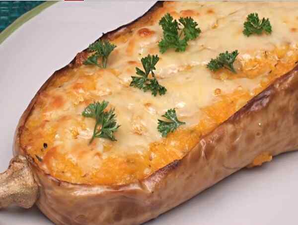 Запеченная мускатная тыква с сыром и чесноком