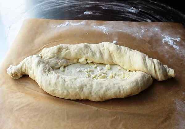 Рецепт аджарского хачапури с сыром и яйцом