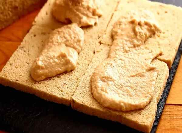 Закусочный торт из вафельных коржей с консервами